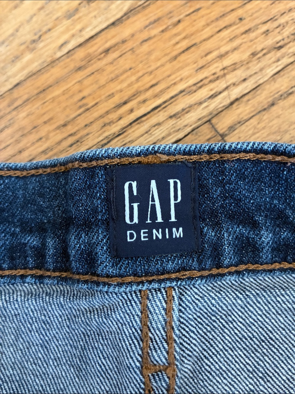 GAP Dark Wash Custom Embroidered Denim Shorts with Floral Accents - Blue size 28 - Picture 6 of 9